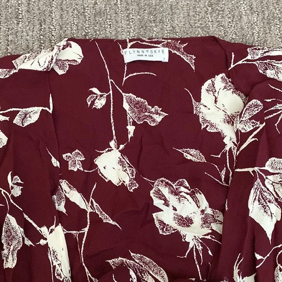 Flynn Sky White Floral Print on Burgundy Wrap Top - Picture 5 of 6